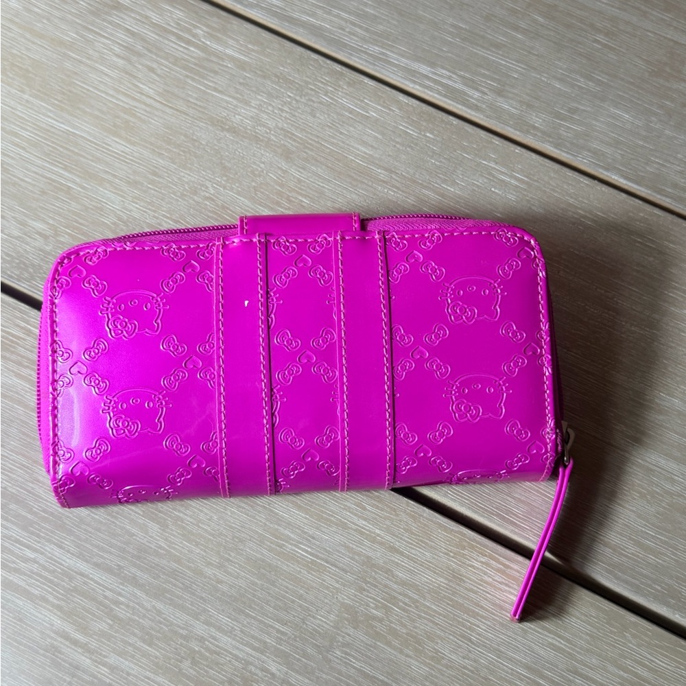 Hello Kitty Pink Embossed Wallet - Picture 3 of 9